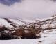 En la sierra de Las Costeras, la nieve es compañera inseparable del paisaje invernal.