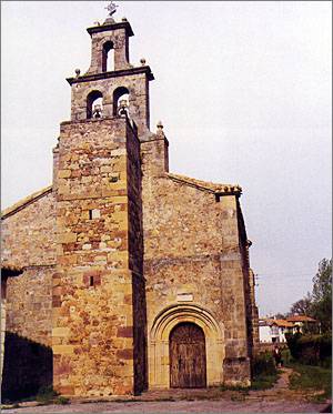 La portada de la iglesia de San Salvador es abocinada, con baquetones góticos algo deteriorados que dan paso a arquivoltas de medio punto, en las que se intuyen aires renacentistas.