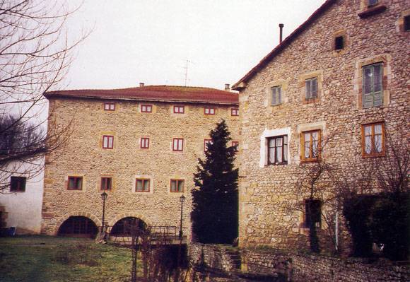 El molino de la Casona, visto por su parte trasera.